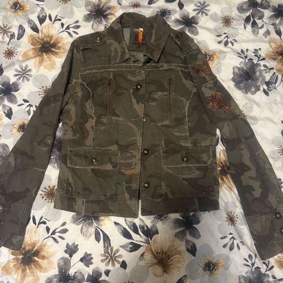 Ladies Camo Jacket - Picture 2 of 3